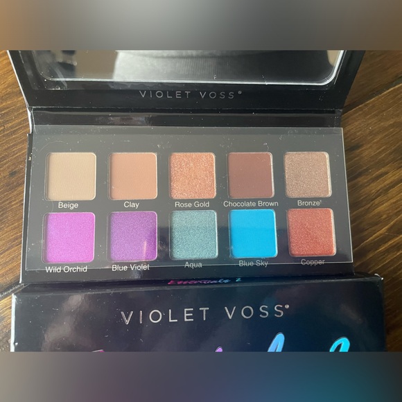 New in box Violet Voss Essentials 2 - Picture 4 of 4